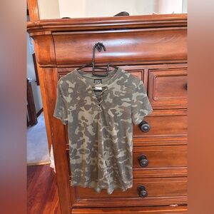 Modern Lux Camo Lace-Up Short Sleeve Tee XS